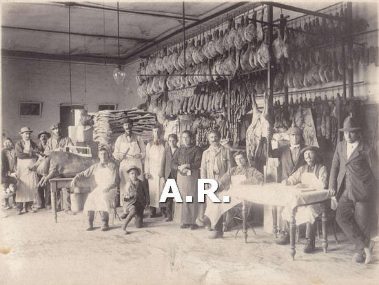 Colección de fotografía antigua: Fotografia antigua fabrica de jamones.  Foto Juan Pi San Rafael Argentina